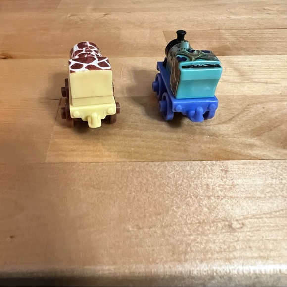 Thomas the Train Minis Open Blind Bag Lot: Peacock Millie & Giraffe Animal Ben - Picture 6 of 9